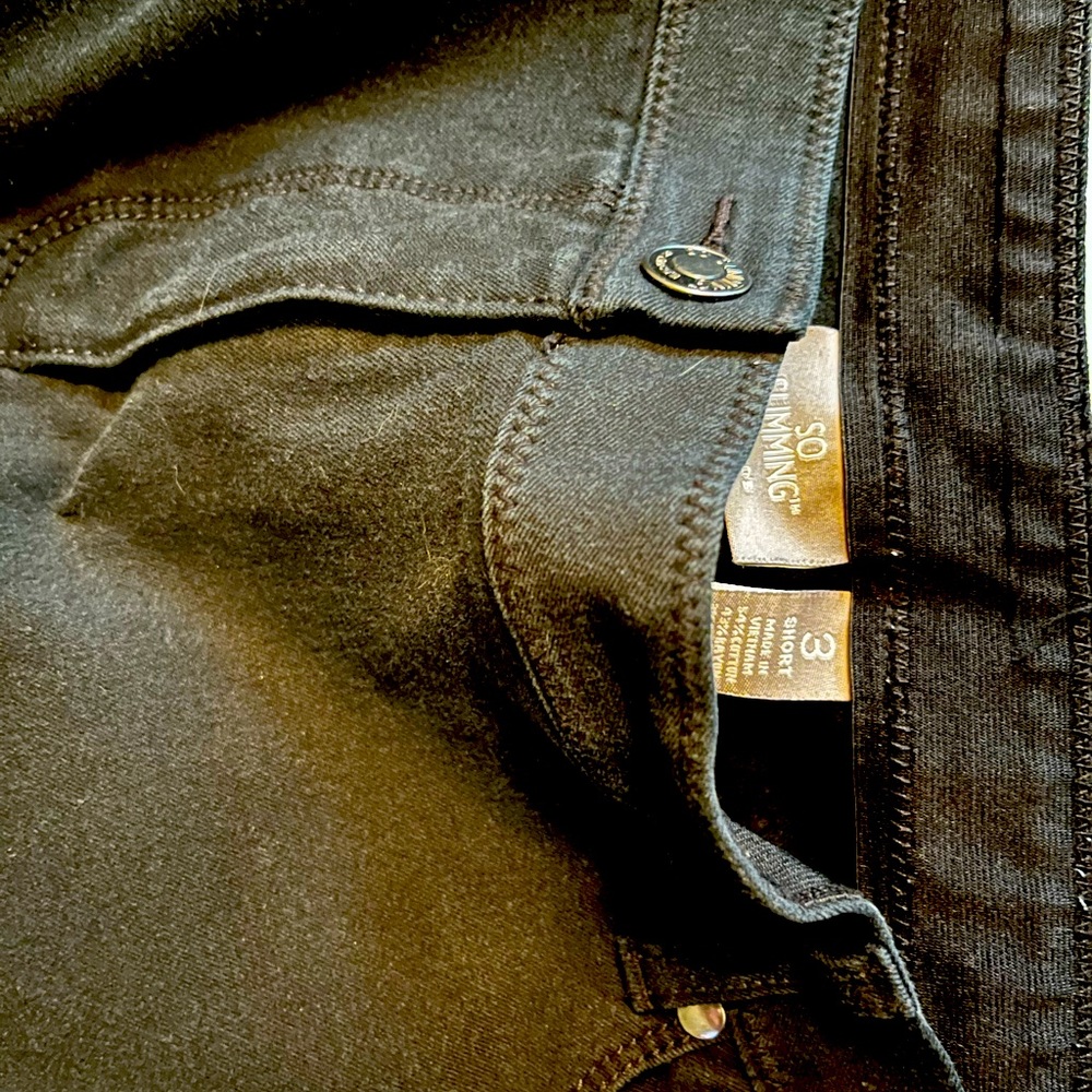 So sliming ~ by Chico’s | size 3 ( size 16 ) Short Black sleek denim jeans